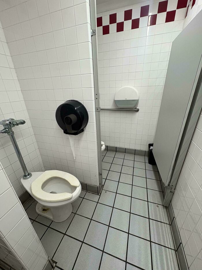 127 Hilariously Bad Designs That Somehow Got Approved By Someone With Eyes (New Pics) 127 Hilariously Bad Designs That Somehow Got Approved By Someone With Eyes (New Pics)