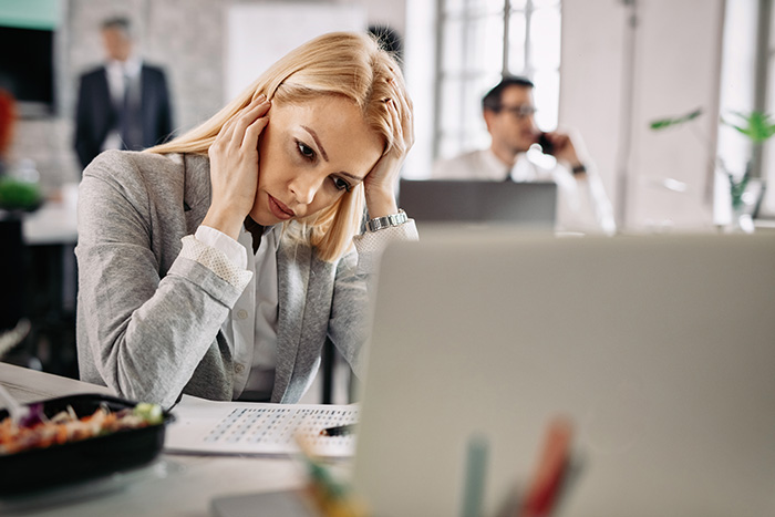 Guy Treats Coworker’s Lunches Like A Free Office Buffet, Loses His Appetite When Handed A $70 Bill Guy Treats Coworker’s Lunches Like A Free Office Buffet, Loses His Appetite When Handed A $70 Bill