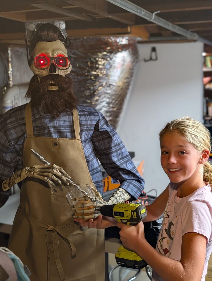 Meet Uncle Murray, The Talking Skeleton A 9-Year-Old Built With A Multimeter, A Tiny Computer And AI Meet Uncle Murray, The Talking Skeleton A 9-Year-Old Built With A Multimeter, A Tiny Computer And AI