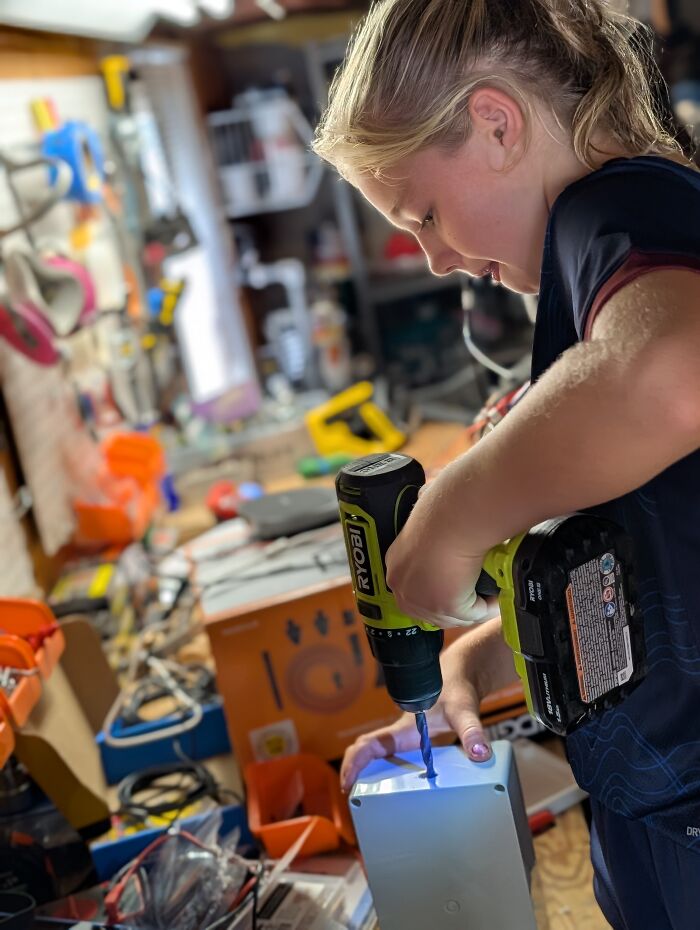 Meet Uncle Murray, The Talking Skeleton A 9-Year-Old Built With A Multimeter, A Tiny Computer And AI Meet Uncle Murray, The Talking Skeleton A 9-Year-Old Built With A Multimeter, A Tiny Computer And AI