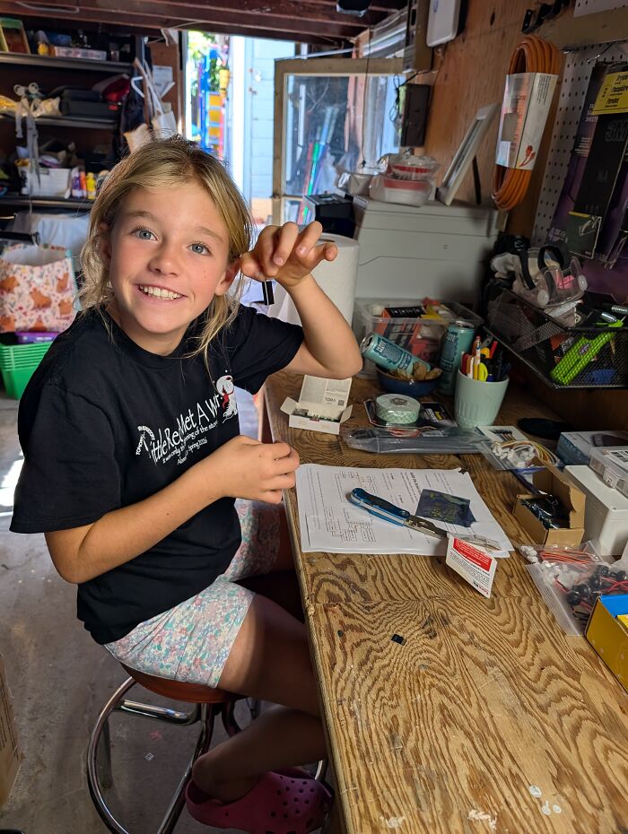 Meet Uncle Murray, The Talking Skeleton A 9-Year-Old Built With A Multimeter, A Tiny Computer And AI Meet Uncle Murray, The Talking Skeleton A 9-Year-Old Built With A Multimeter, A Tiny Computer And AI