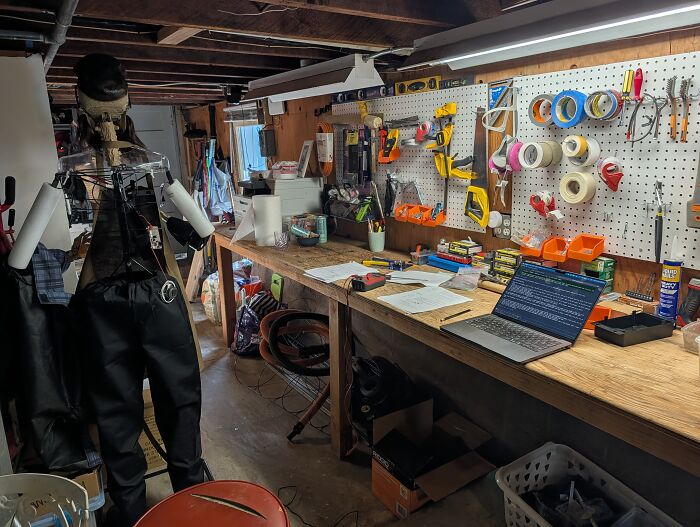 Meet Uncle Murray, The Talking Skeleton A 9-Year-Old Built With A Multimeter, A Tiny Computer And AI Meet Uncle Murray, The Talking Skeleton A 9-Year-Old Built With A Multimeter, A Tiny Computer And AI