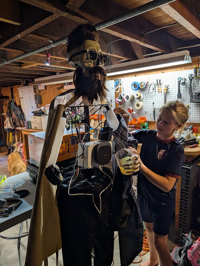 Meet Uncle Murray, The Talking Skeleton A 9-Year-Old Built With A Multimeter, A Tiny Computer And AI Meet Uncle Murray, The Talking Skeleton A 9-Year-Old Built With A Multimeter, A Tiny Computer And AI
