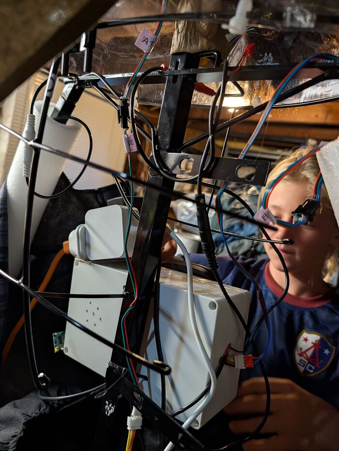 Meet Uncle Murray, The Talking Skeleton A 9-Year-Old Built With A Multimeter, A Tiny Computer And AI Meet Uncle Murray, The Talking Skeleton A 9-Year-Old Built With A Multimeter, A Tiny Computer And AI