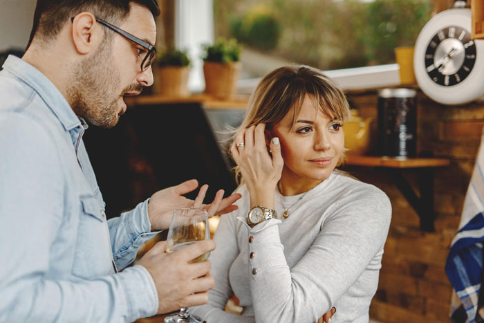 Dad Threatens To Skip Daughter’s Wedding If She Invites Cheater Mom, She’s Fed Up With Their Drama Dad Threatens To Skip Daughter’s Wedding If She Invites Cheater Mom, She’s Fed Up With Their Drama