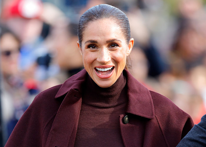 Meghan Markle&rsquo;s Food Bank Visit Takes An Awkward Turn When A Volunteer Shuts Down Her “Performative” Questions