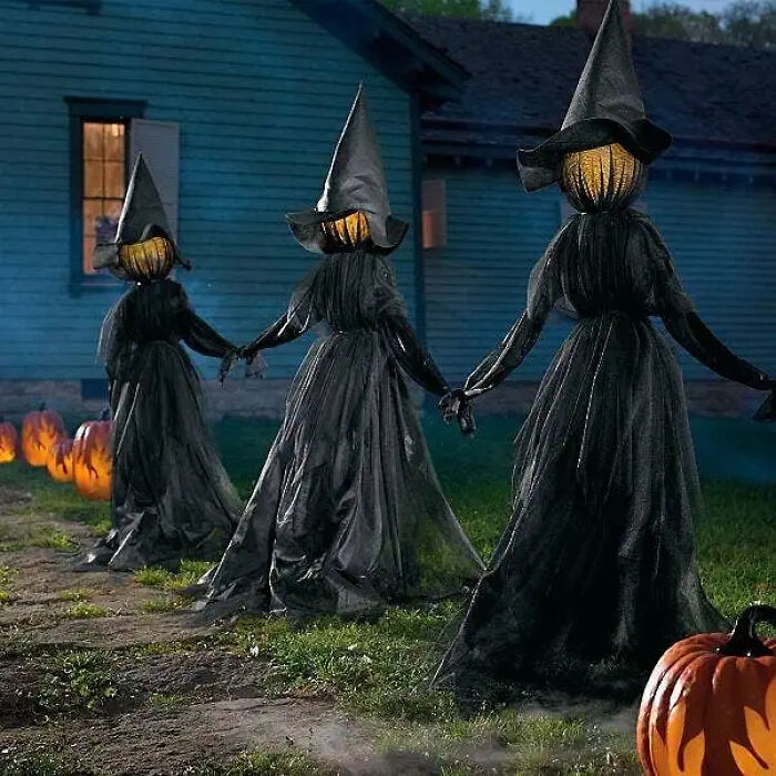 57 Times People Were So Proud Of Their Outdoor Halloween Decorations They Needed To Boast Online 57 Times People Were So Proud Of Their Outdoor Halloween Decorations They Needed To Boast Online