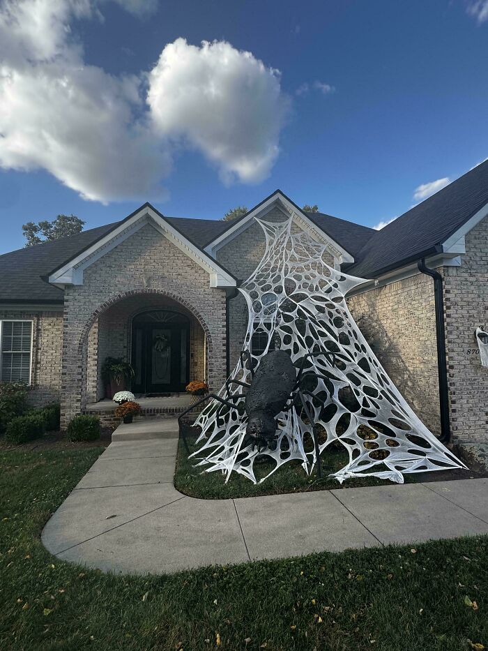 57 Times People Were So Proud Of Their Outdoor Halloween Decorations They Needed To Boast Online 57 Times People Were So Proud Of Their Outdoor Halloween Decorations They Needed To Boast Online