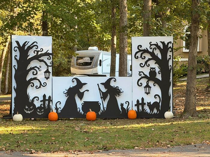 57 Times People Were So Proud Of Their Outdoor Halloween Decorations They Needed To Boast Online 57 Times People Were So Proud Of Their Outdoor Halloween Decorations They Needed To Boast Online