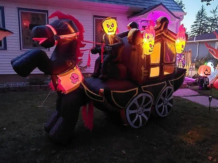57 Times People Were So Proud Of Their Outdoor Halloween Decorations They Needed To Boast Online 57 Times People Were So Proud Of Their Outdoor Halloween Decorations They Needed To Boast Online
