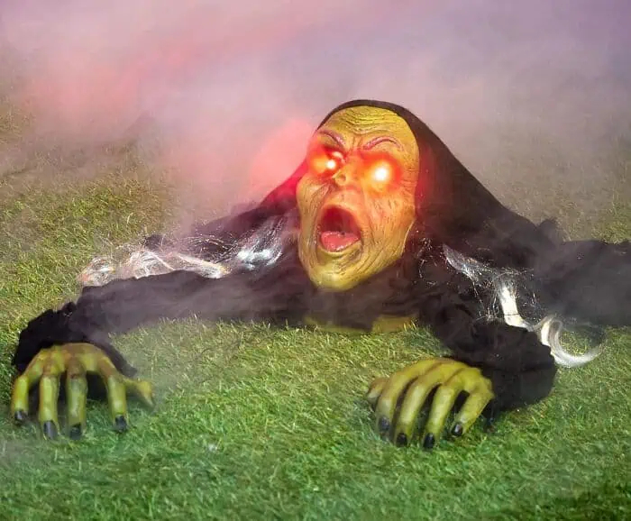 57 Times People Were So Proud Of Their Outdoor Halloween Decorations They Needed To Boast Online 57 Times People Were So Proud Of Their Outdoor Halloween Decorations They Needed To Boast Online