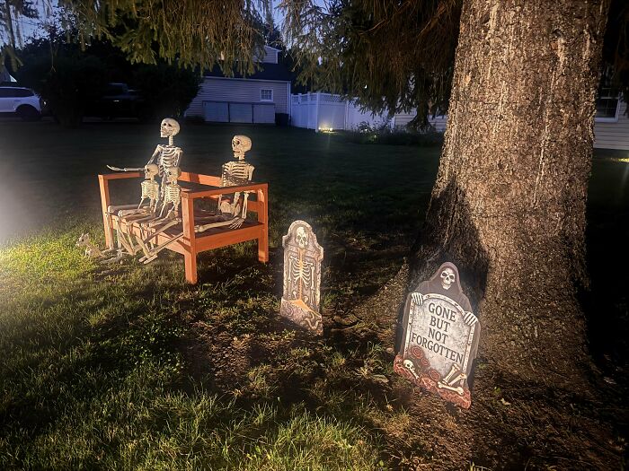 57 Times People Were So Proud Of Their Outdoor Halloween Decorations They Needed To Boast Online 57 Times People Were So Proud Of Their Outdoor Halloween Decorations They Needed To Boast Online