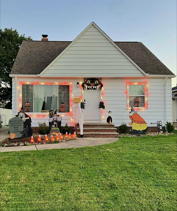 57 Times People Were So Proud Of Their Outdoor Halloween Decorations They Needed To Boast Online 57 Times People Were So Proud Of Their Outdoor Halloween Decorations They Needed To Boast Online
