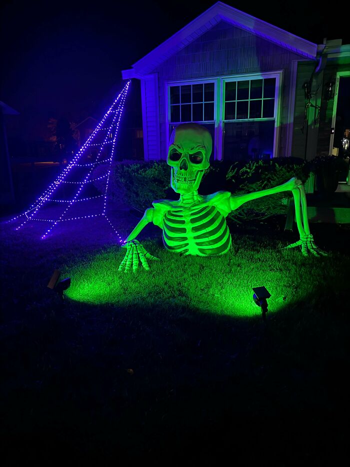 57 Times People Were So Proud Of Their Outdoor Halloween Decorations They Needed To Boast Online 57 Times People Were So Proud Of Their Outdoor Halloween Decorations They Needed To Boast Online