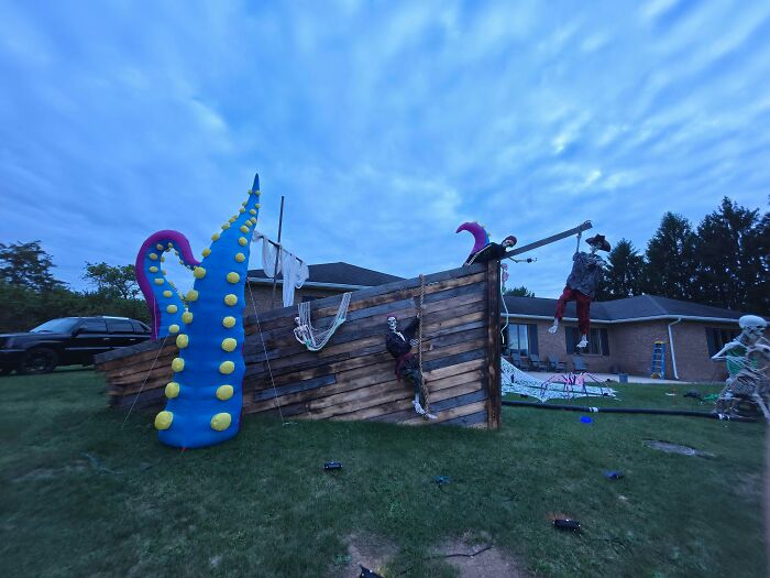 57 Times People Were So Proud Of Their Outdoor Halloween Decorations They Needed To Boast Online 57 Times People Were So Proud Of Their Outdoor Halloween Decorations They Needed To Boast Online