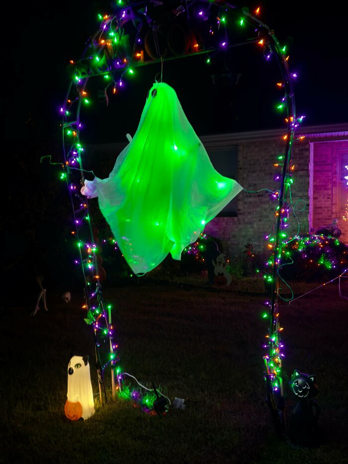 57 Times People Were So Proud Of Their Outdoor Halloween Decorations They Needed To Boast Online 57 Times People Were So Proud Of Their Outdoor Halloween Decorations They Needed To Boast Online
