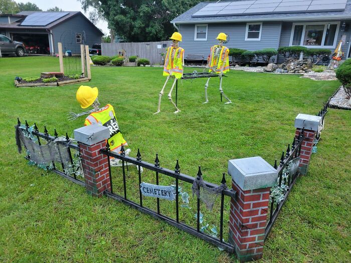 57 Times People Were So Proud Of Their Outdoor Halloween Decorations They Needed To Boast Online 57 Times People Were So Proud Of Their Outdoor Halloween Decorations They Needed To Boast Online