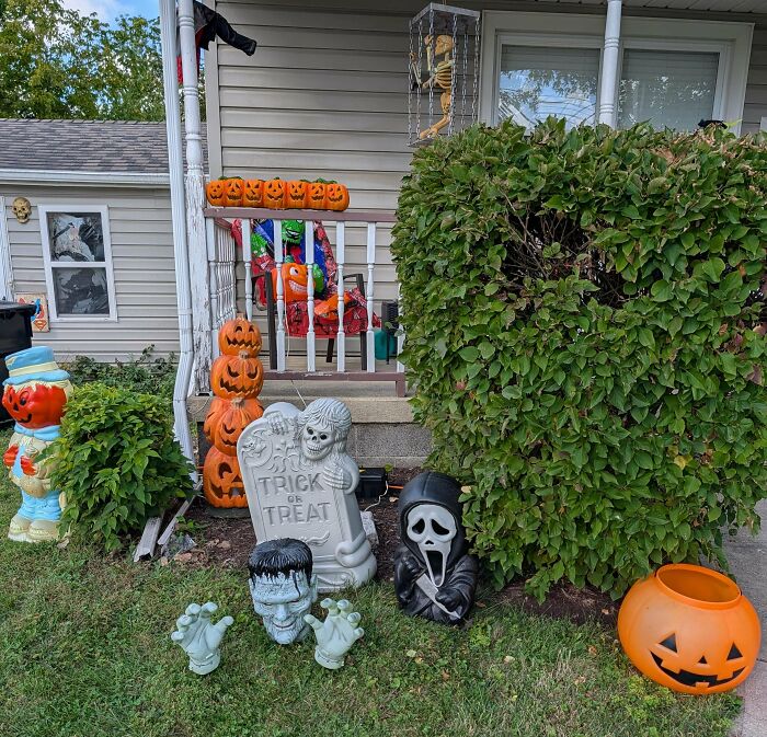 57 Times People Were So Proud Of Their Outdoor Halloween Decorations They Needed To Boast Online 57 Times People Were So Proud Of Their Outdoor Halloween Decorations They Needed To Boast Online