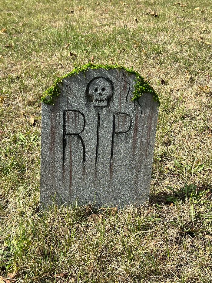 57 Times People Were So Proud Of Their Outdoor Halloween Decorations They Needed To Boast Online 57 Times People Were So Proud Of Their Outdoor Halloween Decorations They Needed To Boast Online