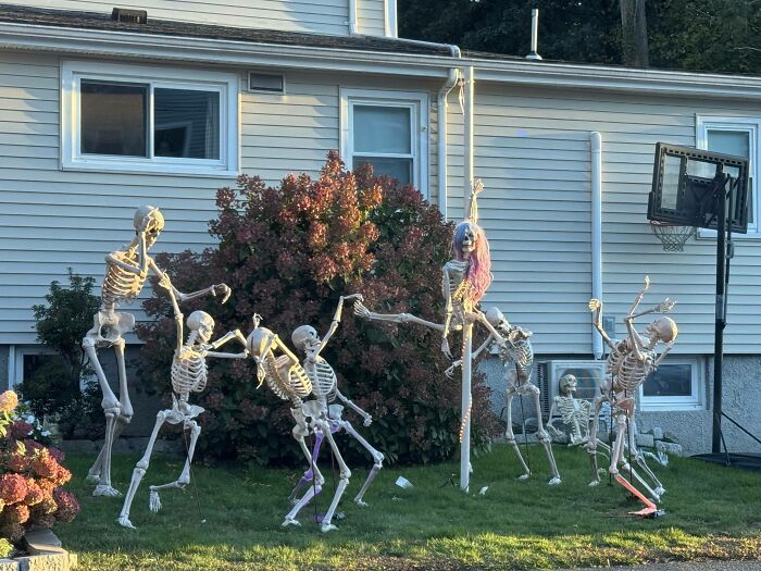 57 Times People Were So Proud Of Their Outdoor Halloween Decorations They Needed To Boast Online 57 Times People Were So Proud Of Their Outdoor Halloween Decorations They Needed To Boast Online