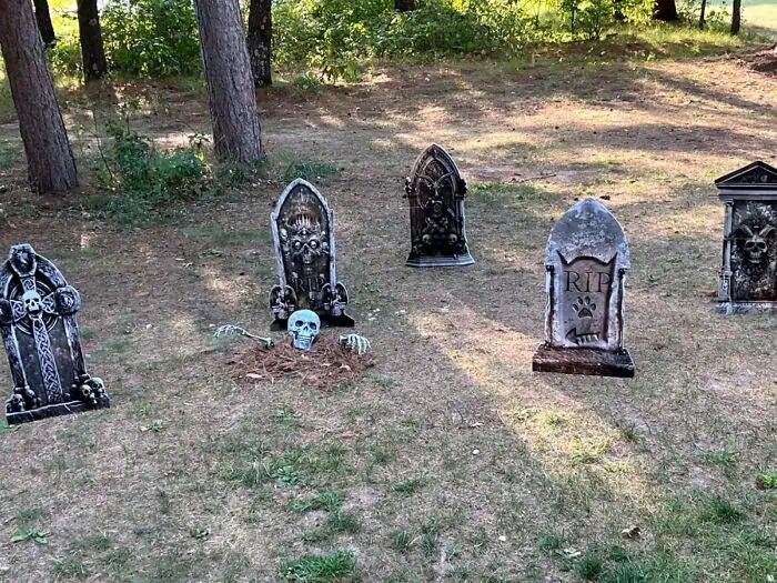 57 Times People Were So Proud Of Their Outdoor Halloween Decorations They Needed To Boast Online 57 Times People Were So Proud Of Their Outdoor Halloween Decorations They Needed To Boast Online