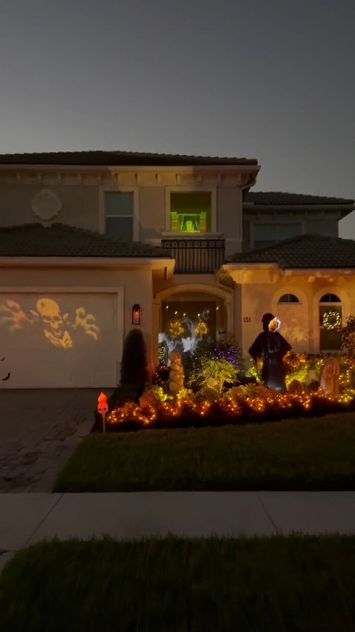 57 Times People Were So Proud Of Their Outdoor Halloween Decorations They Needed To Boast Online 57 Times People Were So Proud Of Their Outdoor Halloween Decorations They Needed To Boast Online