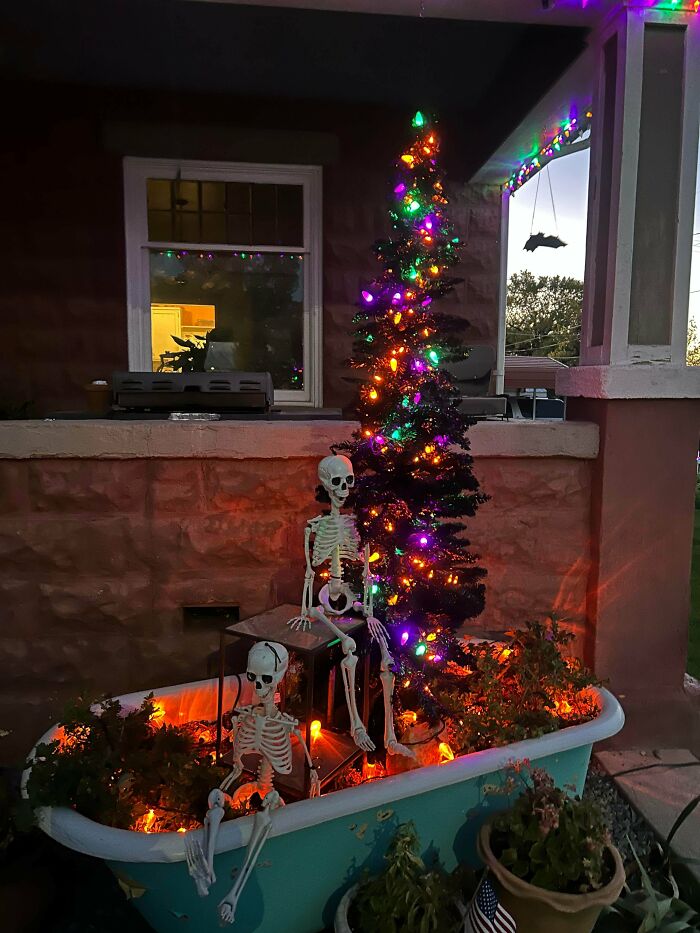 57 Times People Were So Proud Of Their Outdoor Halloween Decorations They Needed To Boast Online 57 Times People Were So Proud Of Their Outdoor Halloween Decorations They Needed To Boast Online