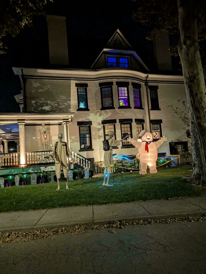 57 Times People Were So Proud Of Their Outdoor Halloween Decorations They Needed To Boast Online 57 Times People Were So Proud Of Their Outdoor Halloween Decorations They Needed To Boast Online