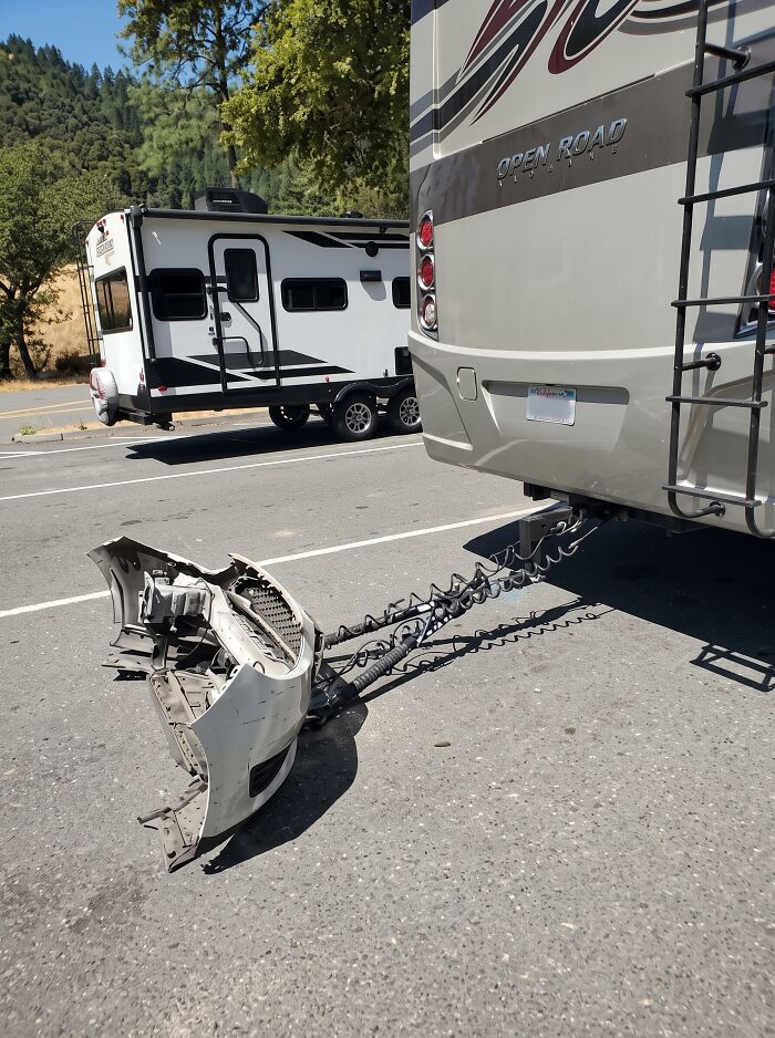 “No Words To Describe This One”: 88 Hilarious Examples Of Towing Gone Wrong “No Words To Describe This One”: 88 Hilarious Examples Of Towing Gone Wrong