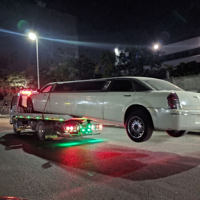 “No Words To Describe This One”: 88 Hilarious Examples Of Towing Gone Wrong “No Words To Describe This One”: 88 Hilarious Examples Of Towing Gone Wrong