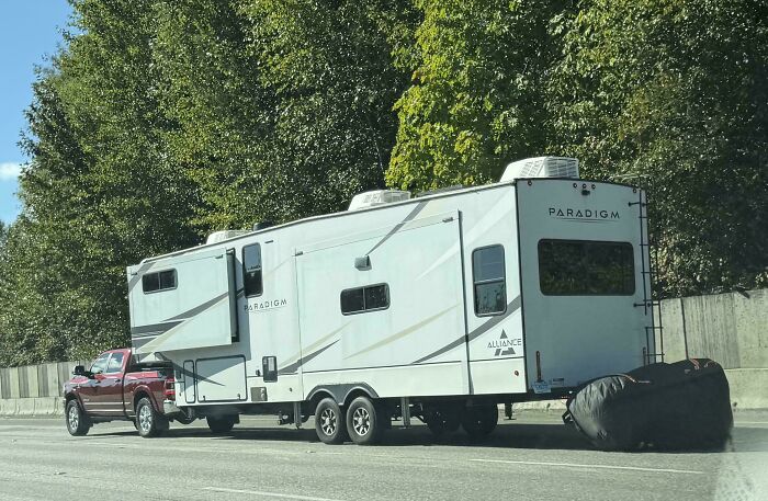 “No Words To Describe This One”: 88 Hilarious Examples Of Towing Gone Wrong “No Words To Describe This One”: 88 Hilarious Examples Of Towing Gone Wrong