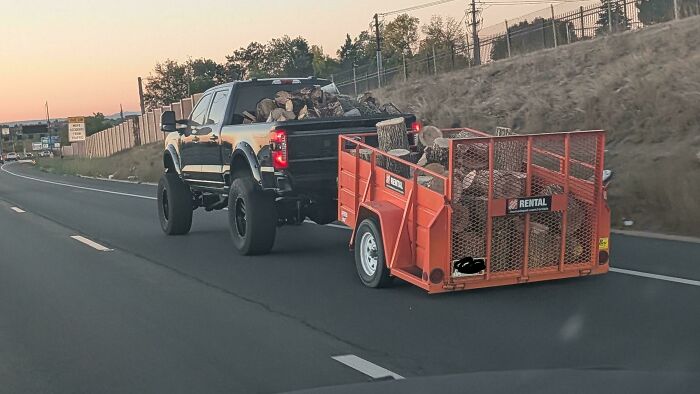 “No Words To Describe This One”: 88 Hilarious Examples Of Towing Gone Wrong “No Words To Describe This One”: 88 Hilarious Examples Of Towing Gone Wrong