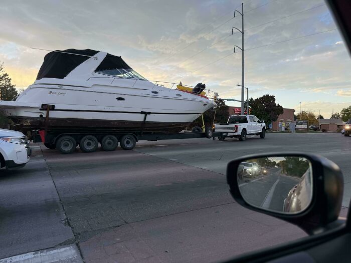 “No Words To Describe This One”: 88 Hilarious Examples Of Towing Gone Wrong “No Words To Describe This One”: 88 Hilarious Examples Of Towing Gone Wrong