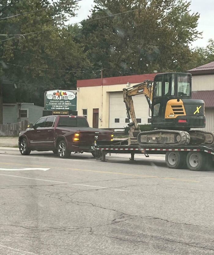 “No Words To Describe This One”: 88 Hilarious Examples Of Towing Gone Wrong “No Words To Describe This One”: 88 Hilarious Examples Of Towing Gone Wrong