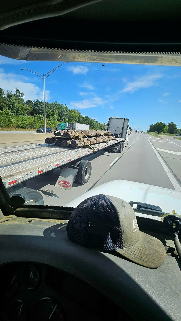 “No Words To Describe This One”: 88 Hilarious Examples Of Towing Gone Wrong “No Words To Describe This One”: 88 Hilarious Examples Of Towing Gone Wrong