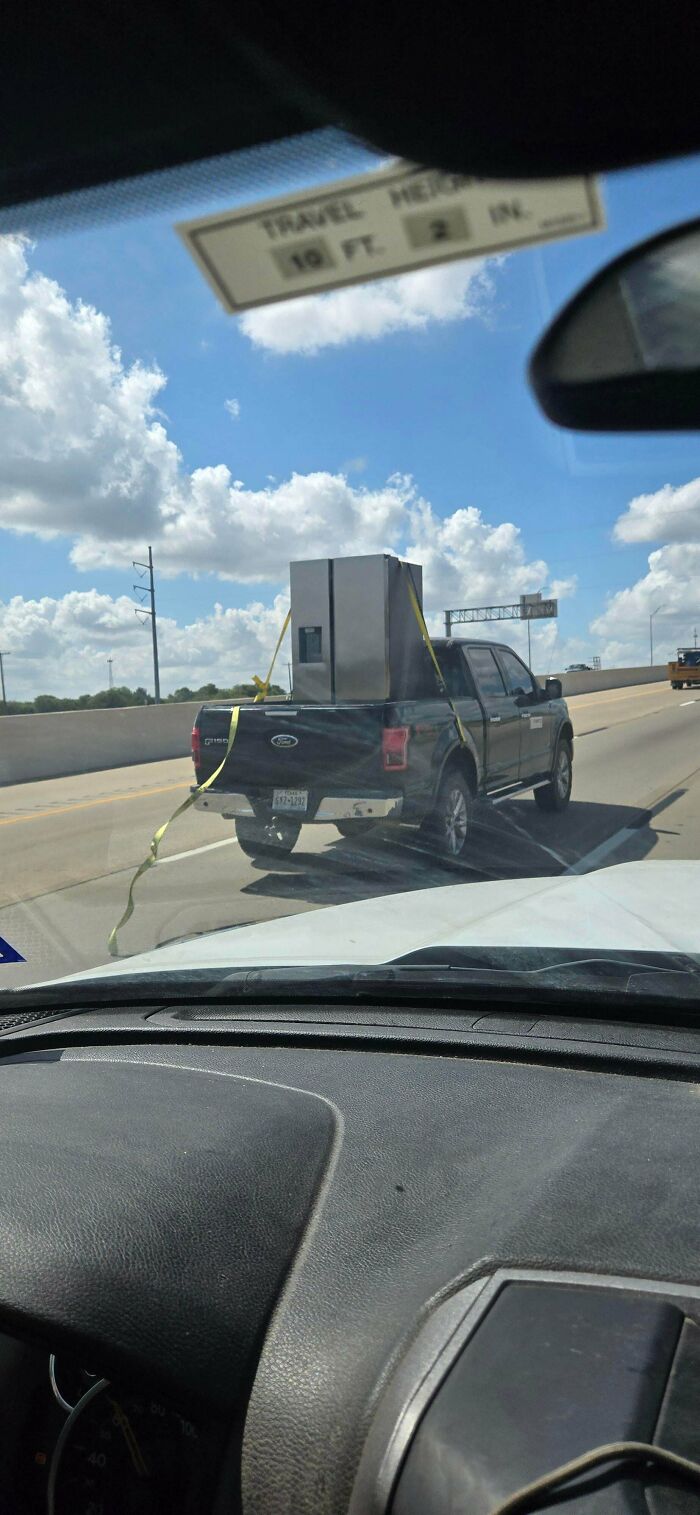 “No Words To Describe This One”: 88 Hilarious Examples Of Towing Gone Wrong “No Words To Describe This One”: 88 Hilarious Examples Of Towing Gone Wrong