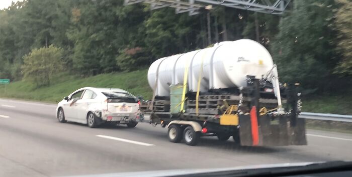 “No Words To Describe This One”: 88 Hilarious Examples Of Towing Gone Wrong “No Words To Describe This One”: 88 Hilarious Examples Of Towing Gone Wrong