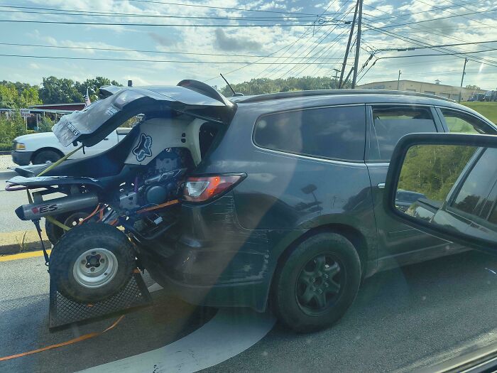 “No Words To Describe This One”: 88 Hilarious Examples Of Towing Gone Wrong “No Words To Describe This One”: 88 Hilarious Examples Of Towing Gone Wrong