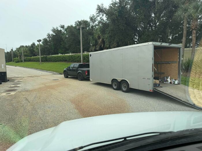 “No Words To Describe This One”: 88 Hilarious Examples Of Towing Gone Wrong “No Words To Describe This One”: 88 Hilarious Examples Of Towing Gone Wrong