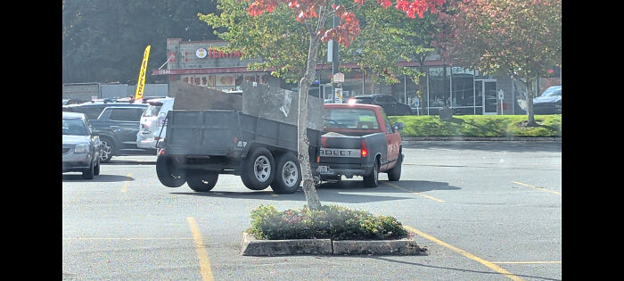 “No Words To Describe This One”: 88 Hilarious Examples Of Towing Gone Wrong “No Words To Describe This One”: 88 Hilarious Examples Of Towing Gone Wrong
