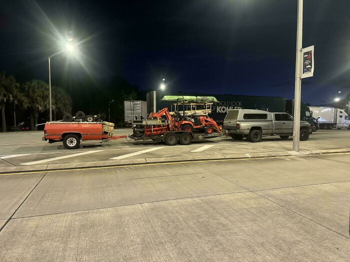 “No Words To Describe This One”: 88 Hilarious Examples Of Towing Gone Wrong “No Words To Describe This One”: 88 Hilarious Examples Of Towing Gone Wrong