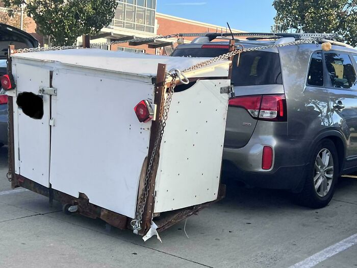 “No Words To Describe This One”: 88 Hilarious Examples Of Towing Gone Wrong “No Words To Describe This One”: 88 Hilarious Examples Of Towing Gone Wrong