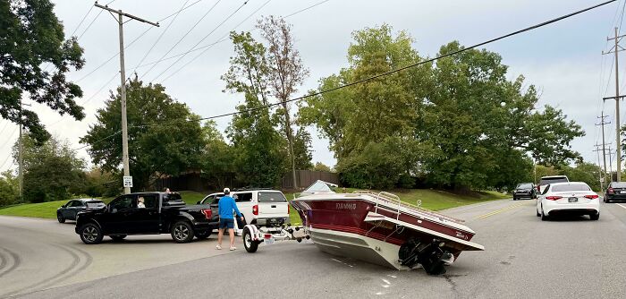 “No Words To Describe This One”: 88 Hilarious Examples Of Towing Gone Wrong “No Words To Describe This One”: 88 Hilarious Examples Of Towing Gone Wrong