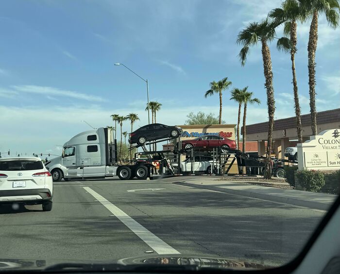 “No Words To Describe This One”: 88 Hilarious Examples Of Towing Gone Wrong “No Words To Describe This One”: 88 Hilarious Examples Of Towing Gone Wrong