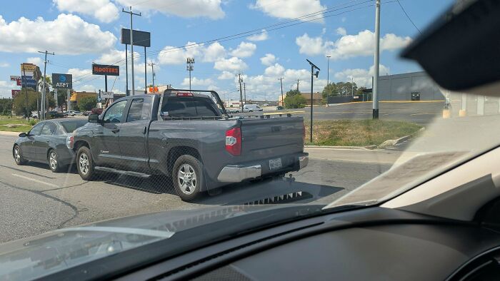 “No Words To Describe This One”: 88 Hilarious Examples Of Towing Gone Wrong “No Words To Describe This One”: 88 Hilarious Examples Of Towing Gone Wrong