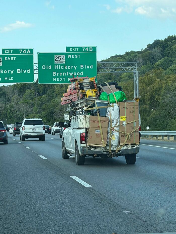 “No Words To Describe This One”: 88 Hilarious Examples Of Towing Gone Wrong “No Words To Describe This One”: 88 Hilarious Examples Of Towing Gone Wrong