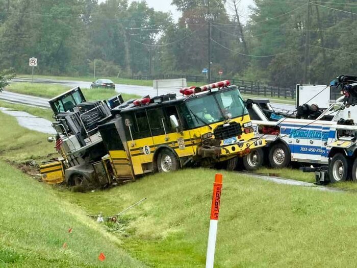 “No Words To Describe This One”: 88 Hilarious Examples Of Towing Gone Wrong “No Words To Describe This One”: 88 Hilarious Examples Of Towing Gone Wrong