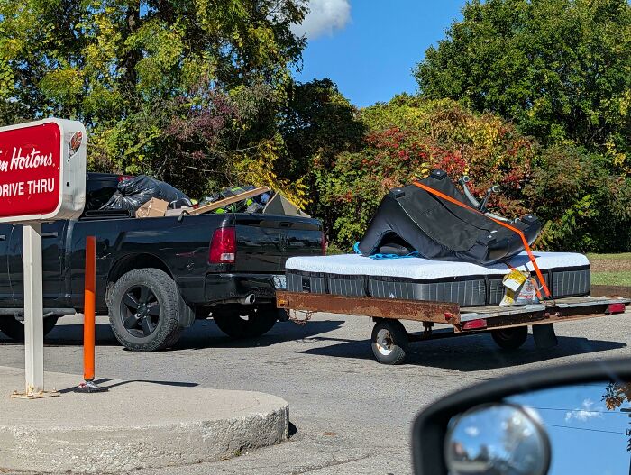 “No Words To Describe This One”: 88 Hilarious Examples Of Towing Gone Wrong “No Words To Describe This One”: 88 Hilarious Examples Of Towing Gone Wrong