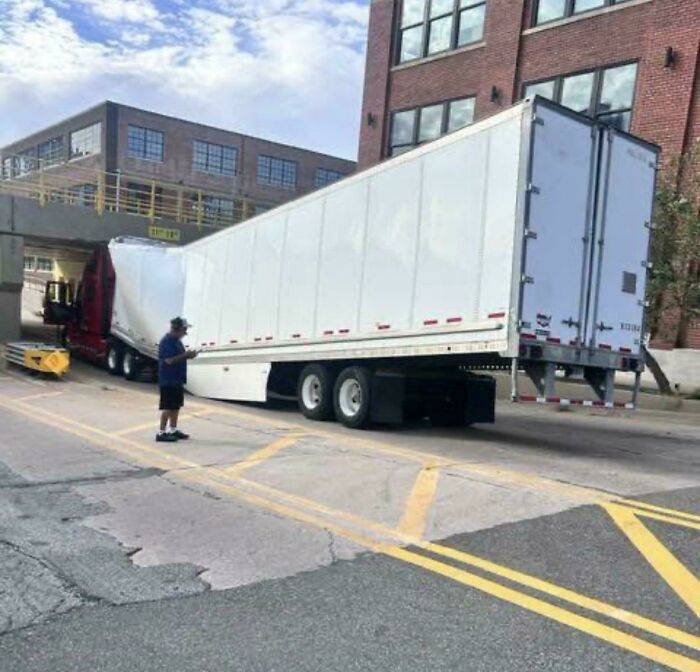 “No Words To Describe This One”: 88 Hilarious Examples Of Towing Gone Wrong “No Words To Describe This One”: 88 Hilarious Examples Of Towing Gone Wrong