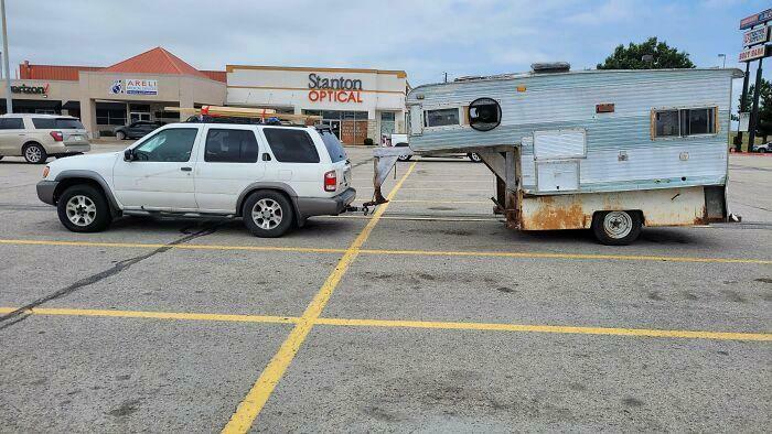 “No Words To Describe This One”: 88 Hilarious Examples Of Towing Gone Wrong “No Words To Describe This One”: 88 Hilarious Examples Of Towing Gone Wrong
